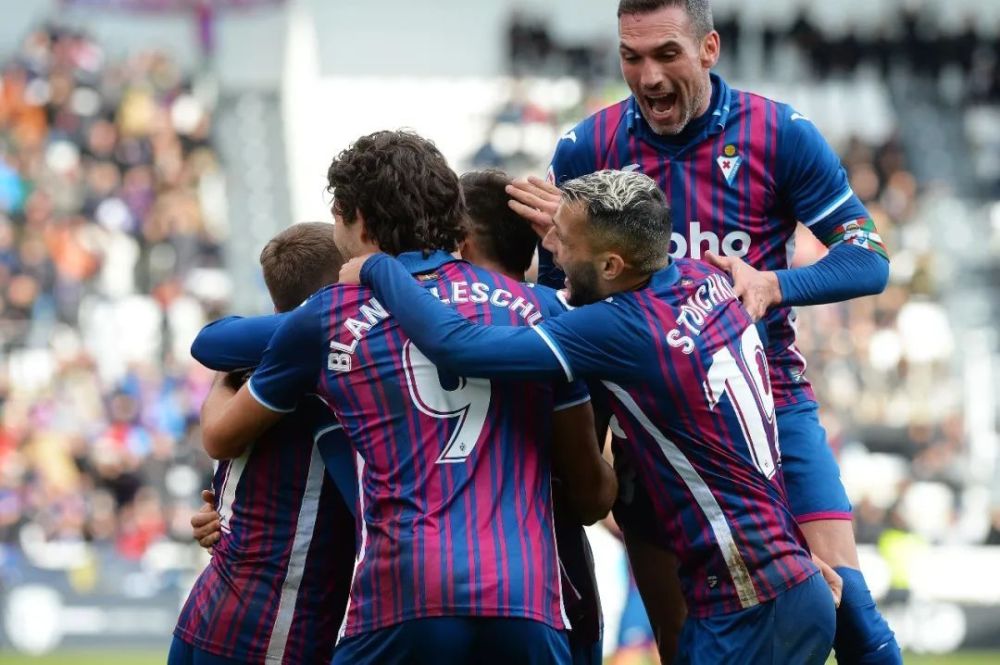 狼的较量 狼的较量